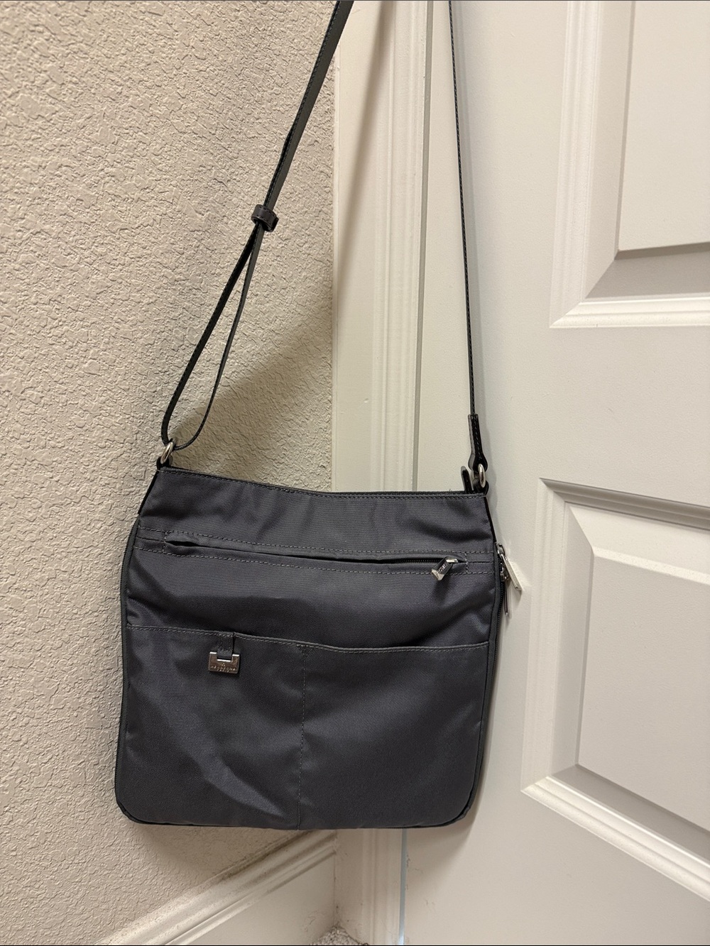 Hexagona Paris Nylon Crossbody Adjustable Strap Organizer Handbag
( Gray)